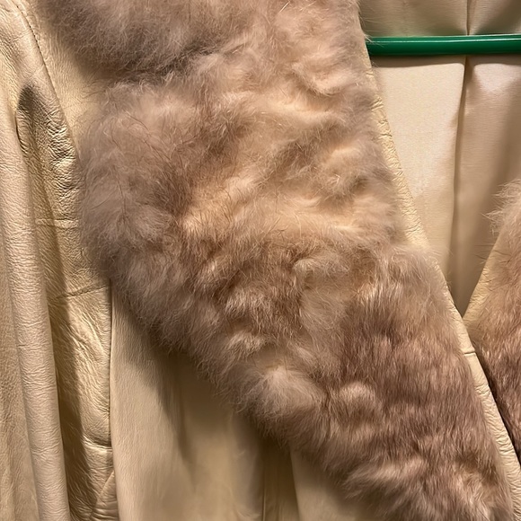 Vintage 70s 1970’s cream leather double breasted trench coat real fur collar - Picture 3 of 12